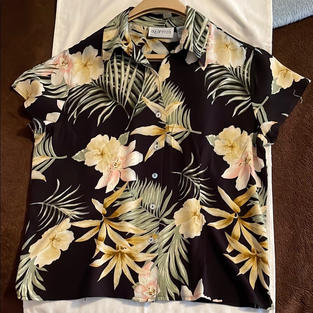 Apprenza Cap Sleeve Button Down Blouse